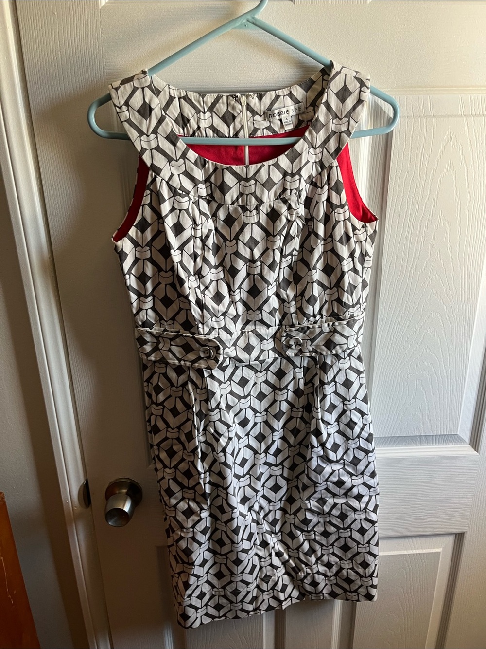 Robbie Bee Black & White Geometric Sleeveless Sheath Dress with Red Lining